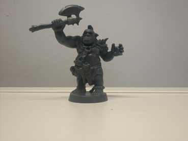 Heroquest Figur Oger mit Axt Grau